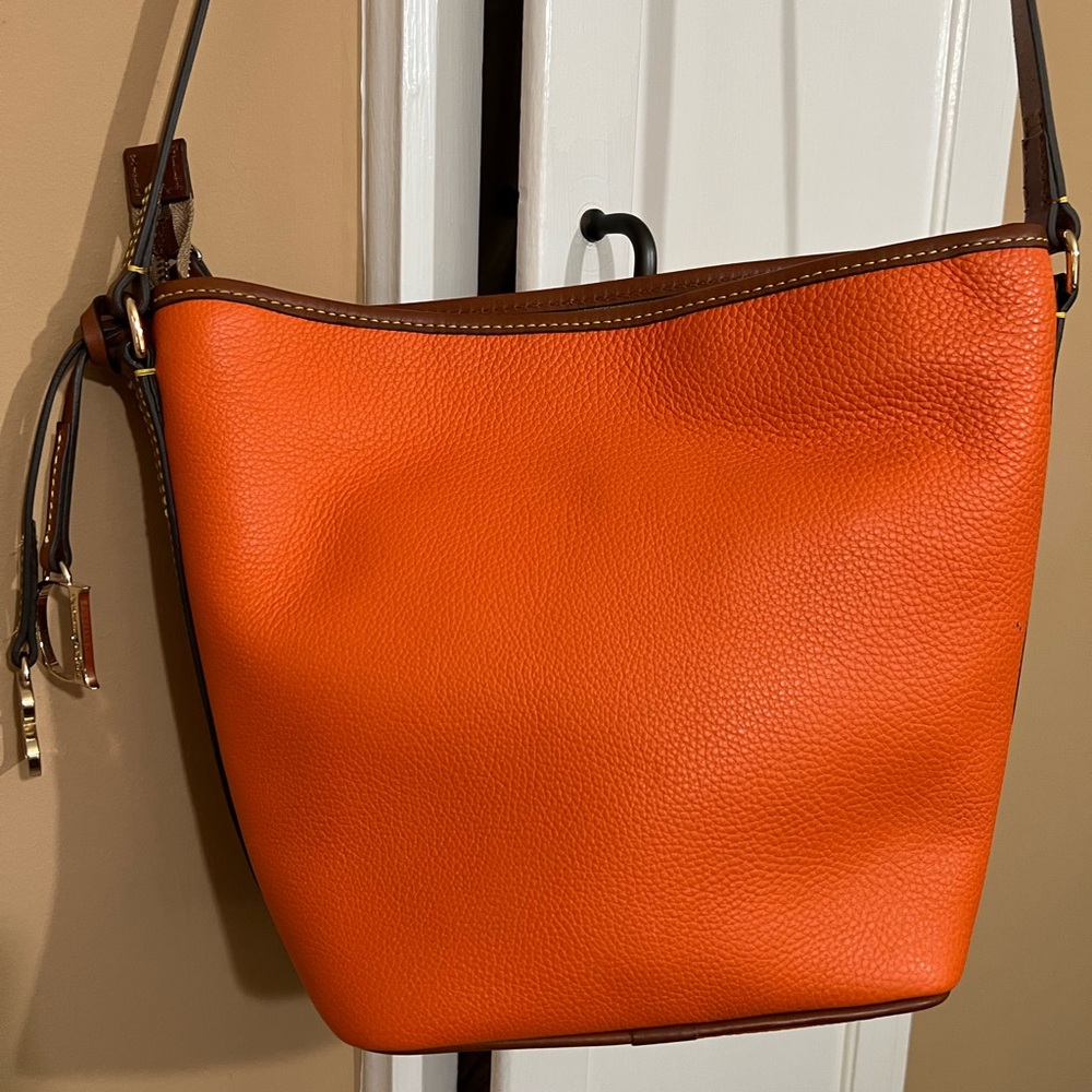 Dooney & Bourke Zip Sac in Clementine Pebble Leather Crossbody Bag - Picture 5 of 16